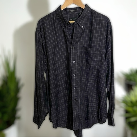 Van Heusen Other - Van Heusen Wrinkle Free Navy/Grey Checkered Pattern Button-Down Shirt‎